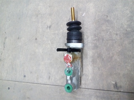 Цилиндр главный сцепления и тормоза МТЗ-1523  6300233 (завод)