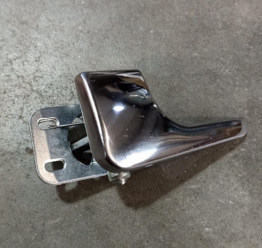 РУЧКА ДВЕРИ Патриот внутрен. лев. с метал. кроншт. (Ульяновск) 3163-6105181-01