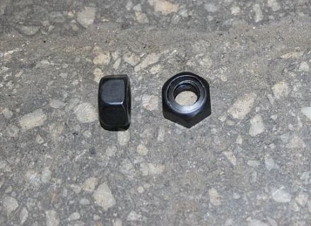 ГАЙКА ШПИЛЬКИ ГОЛ.БЛОКА на 12 М12х1,25 421-1003095