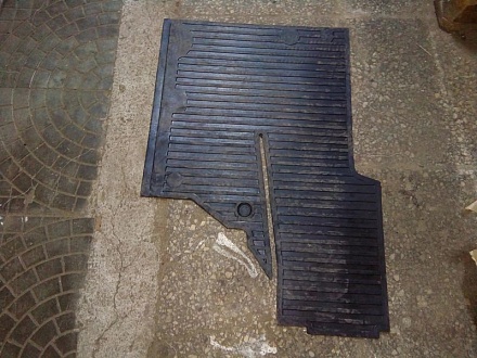 Коврик кабины левый УК МТЗ-80/1221 80-6702332