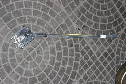 ЗАМОК ДВЕРИ С ДЛ. ТЯГ. 452 н/о прав. 3741-6105012