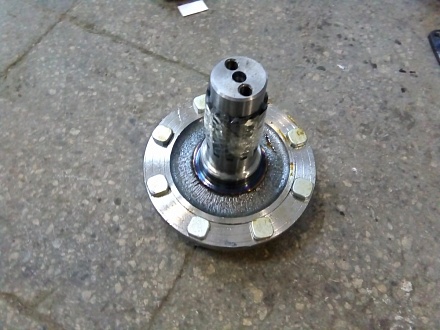 Фланец с болтами п.в.м. МТЗ 72-2308070-01(8 шпилек) (ОАО МТЗ)