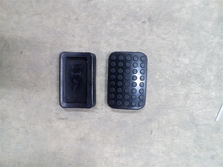 Накладка на педаль тормоза  А13.34.001 (левая)