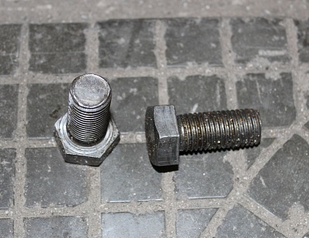 Болт крепления колеса ведущего ТДТ-55 М20*45