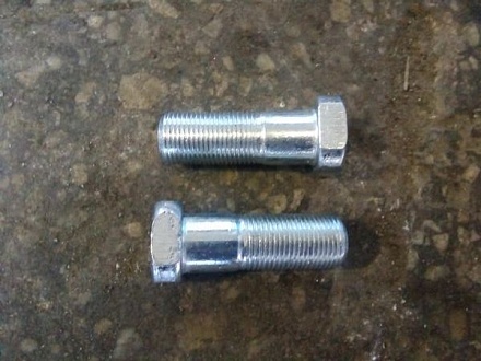 Болт ступицы переднего колеса 40-3103016 (аналог)