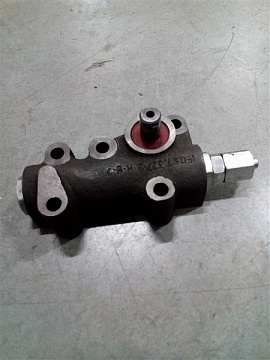 Клапан правый Т-150 150.37.064
