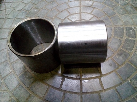 Втулка трубы шарнира К-700/701 700.28.00.023