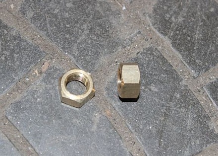 ГАЙКА КОЛЛЕКТОРА М10х1 латунь УАЗ 292782-П