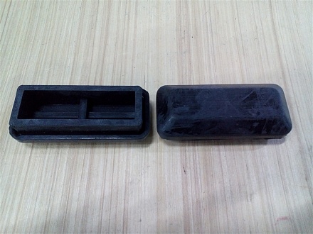 Заглушка ресивера мини прямоугольная (резина)