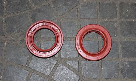 САЛЬНИК ХВОСТОВИКА 42х68х10х15.5 красный 20-1701210