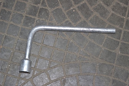 КЛЮЧ БАЛОННЫЙ 3151-3901440