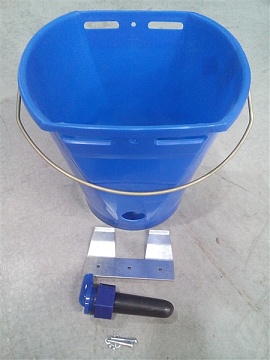 Ведро для выпойки телят  (в сборе с соской и кронш.)