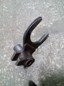 Вилка КПП зад. хода 77.37.015