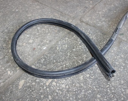 УПЛОТНИТЕЛЬ ПРОЕМА ДВЕРИ Хантер (270см) 3153-6107018