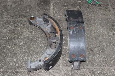 Колодка тормозная в сб. с наклад. Т-150 151.38.049А (с/об)