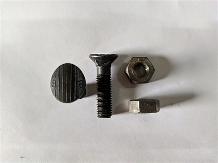 Болт лемешный М10x40 овал. голов. и квадрат. подгол. c гайкой (10.9)
