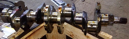 Вал коленчатый Д-245 б/вкл. 245-1005015-А-08 (со шлицами) ММЗ 7 болтов, 2 шпонки