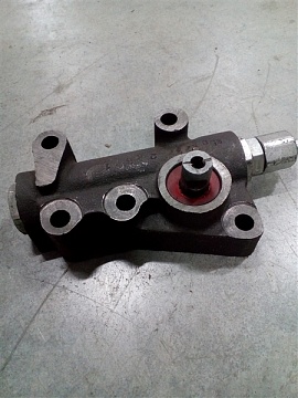 Клапан левый Т-150 150.37.065