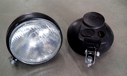 Фара передняя трактор ФГ-305Б (8703.302/3)  (Руслан)