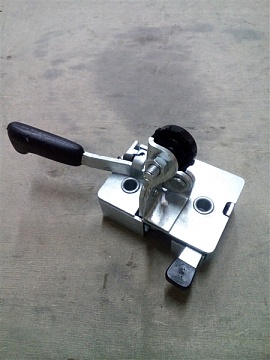 Замок двери УК пр. 80-6105050-01(внутр) (ОАО МТЗ)