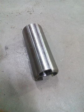 Ось качания МТЗ-80  52-2301058А (с прорезью) (аналог)