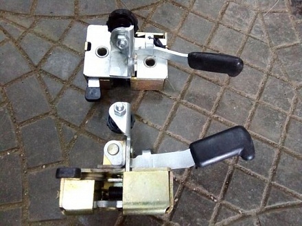 Замок двери УК лев. 80-6105050 (внутр) (ОАО МТЗ)