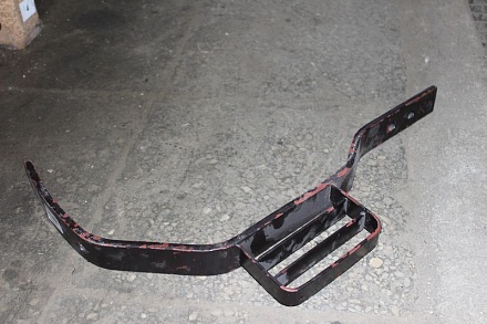 Кронштейн крыла пер.МТЗ-82 ниж. лев. 82-8403020 с ушком (ОАО МТЗ)