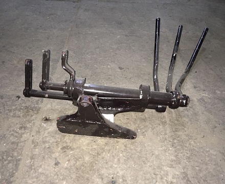 Кронштейн управления гидроузлами МТЗ 80-4607040 в сб. (ОАО МТЗ)