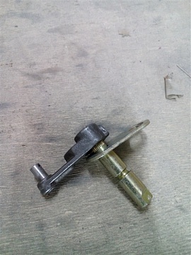 Валик декомпрессора в сб.  Д37М-1019060А-02