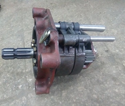 ВОМ (крышка задняя) МТЗ 85-4202020А (56 и 34 мм) (БЗТДиА)