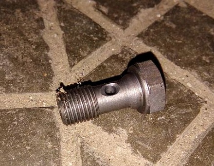 Болт-штуцер обратки ф10 мм Д-240 36-1104787