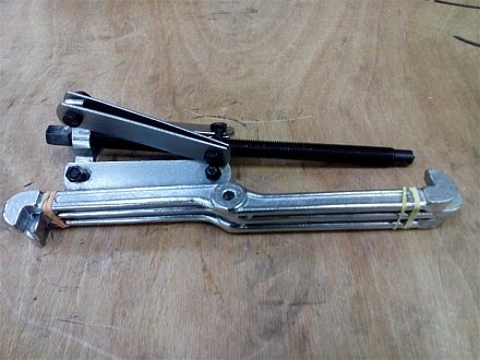 Съемник подшипников 3-х лапный 300мм (525425)